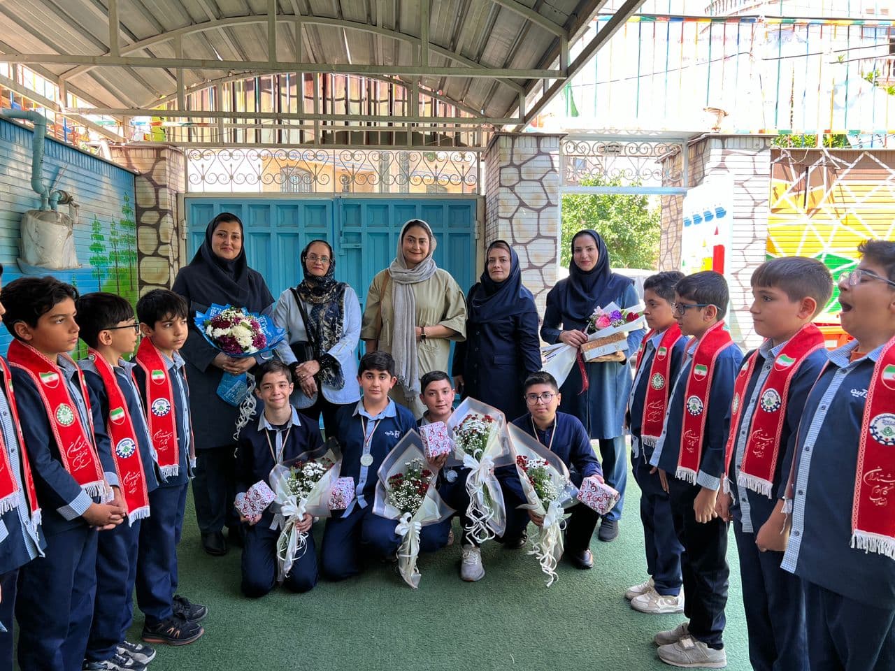 تقدیر از دانش آموزان مقام آور در مسابقات